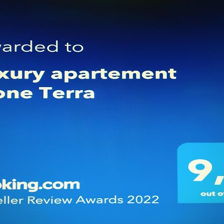 يوتْسْوولْ Luxury Apartement Rione Terra المظهر الخارجي الصورة